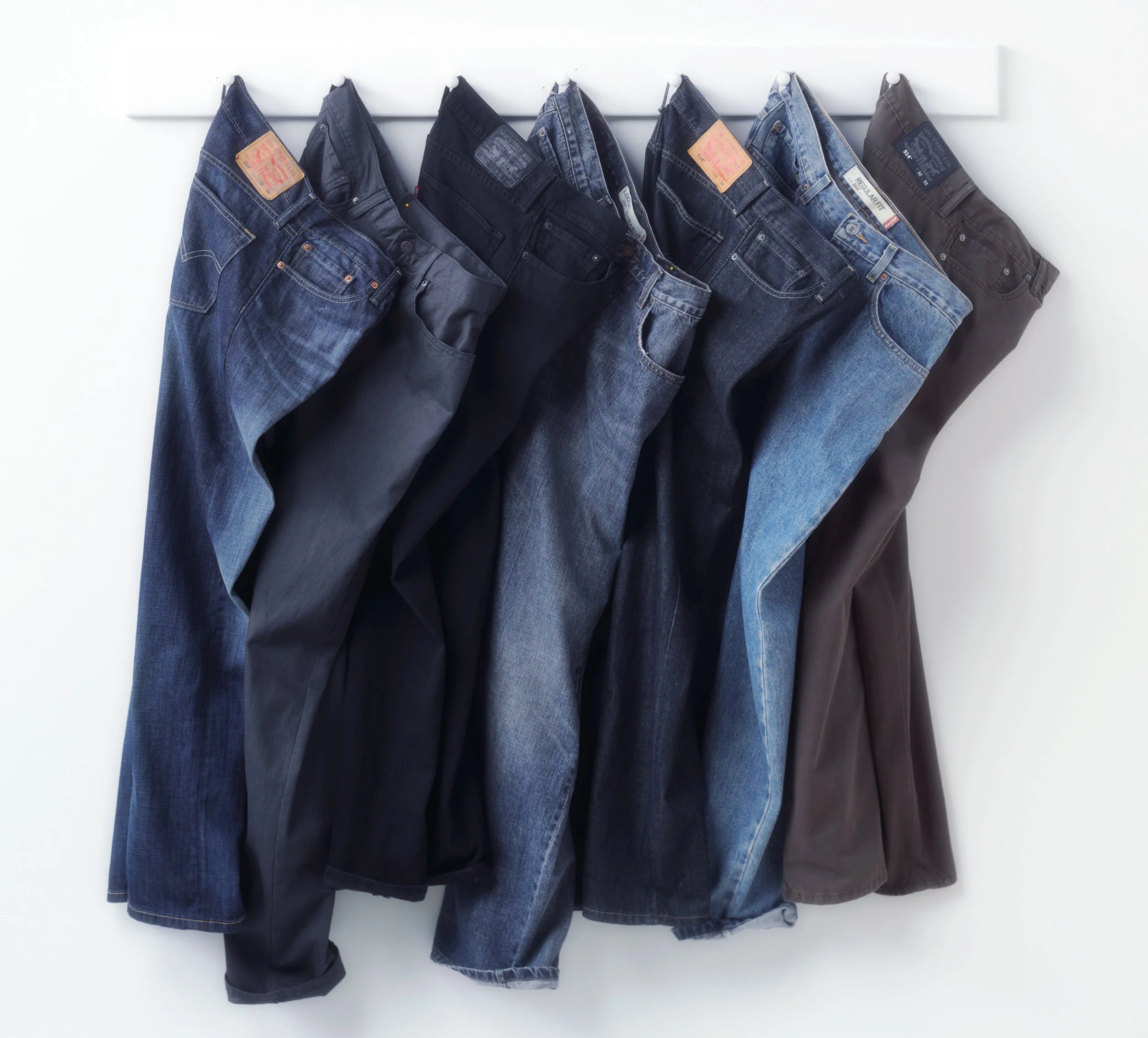 Levis Hnaging.jpg