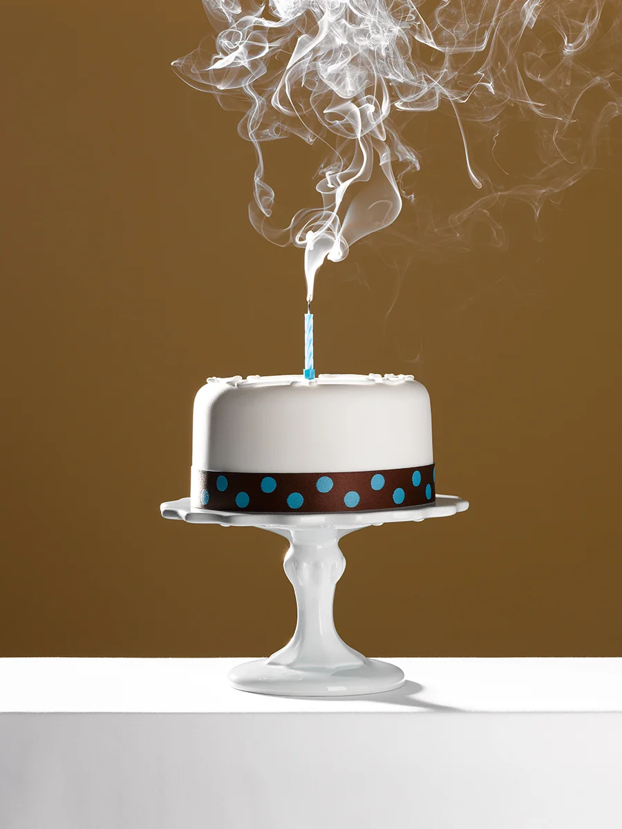 3-Cake-on-stand_single-candle_blown-out_72dpi_FW.jpg