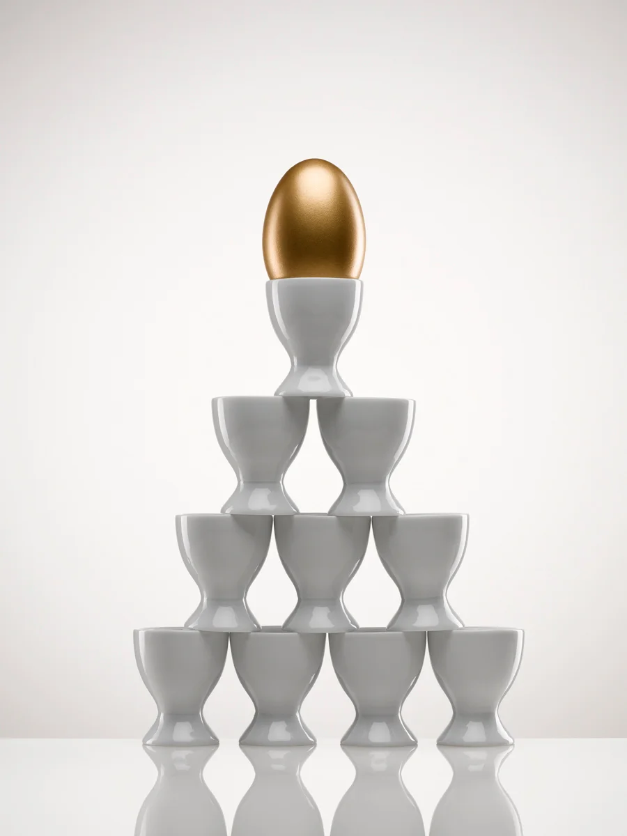 Golden-egg-on-pyramid-of-egg-cups_72dpiV2_FW.jpg