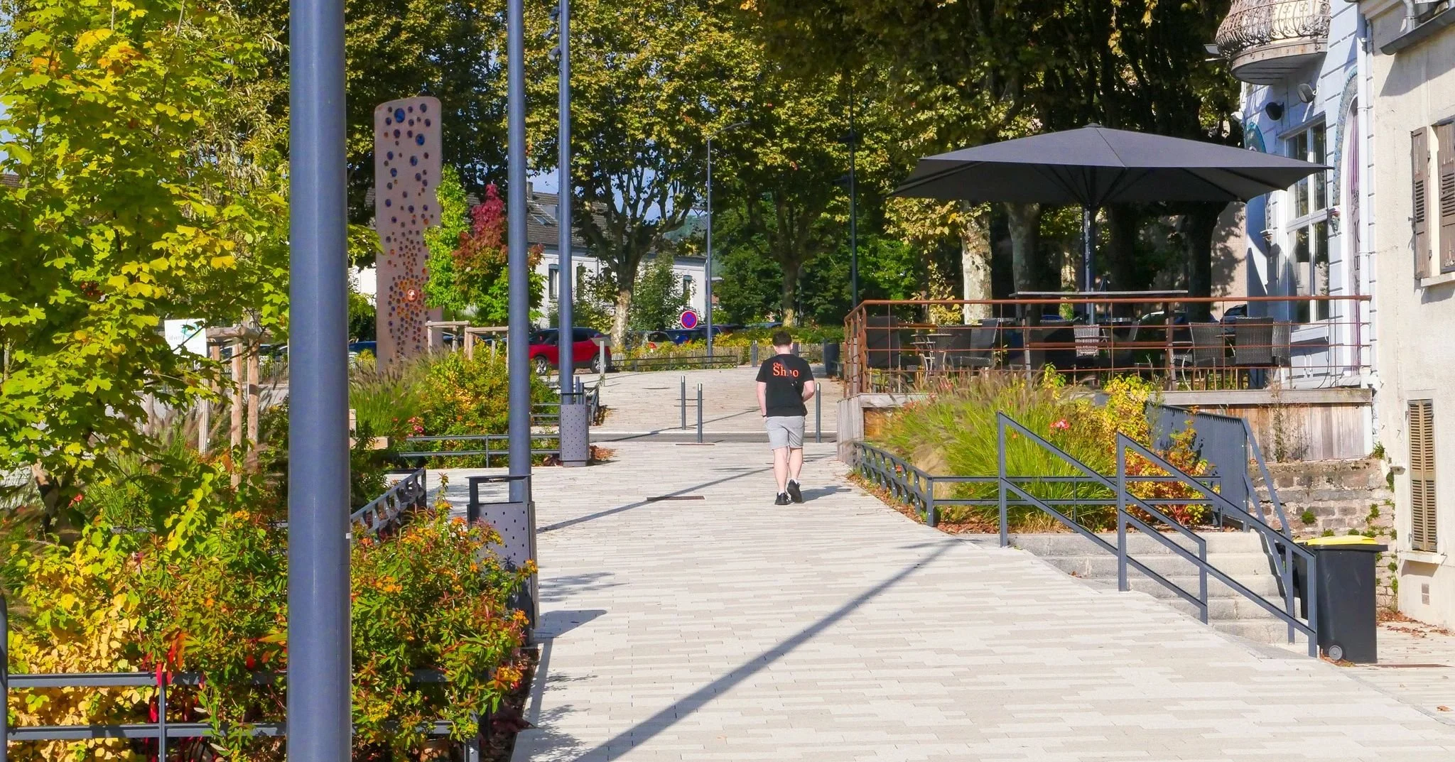 ZCCS accompagne la ville du Creusot depuis de nombreuses années sur sa stratégie de reconquête des espaces publics. Ville dont l’histoire est liée à l’industrie, les espaces publics creusotins ont longtem