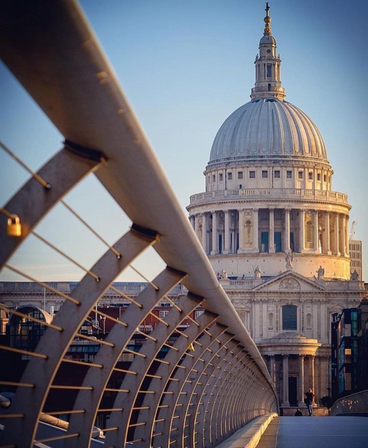 St. Paul's Cathedral. Photo Credit by Alan Brutenic(www.alanisko.co.uk)