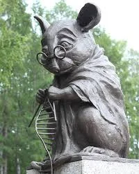 mouse statue.jpg