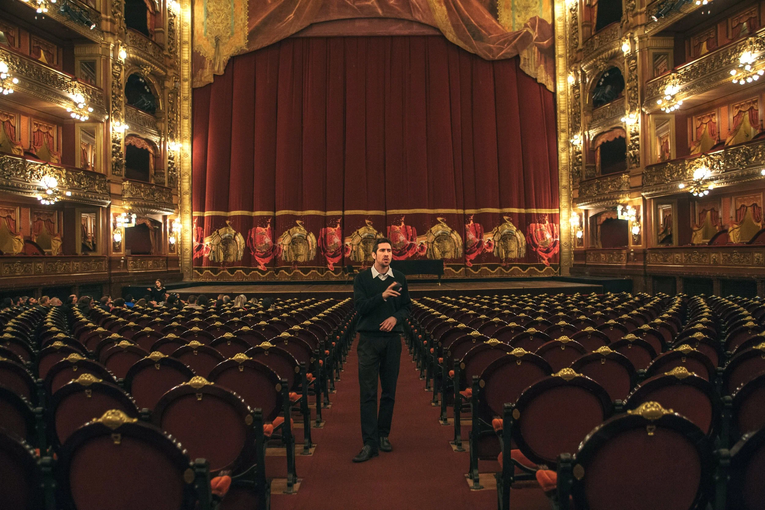 TEATRO COLON.JPG