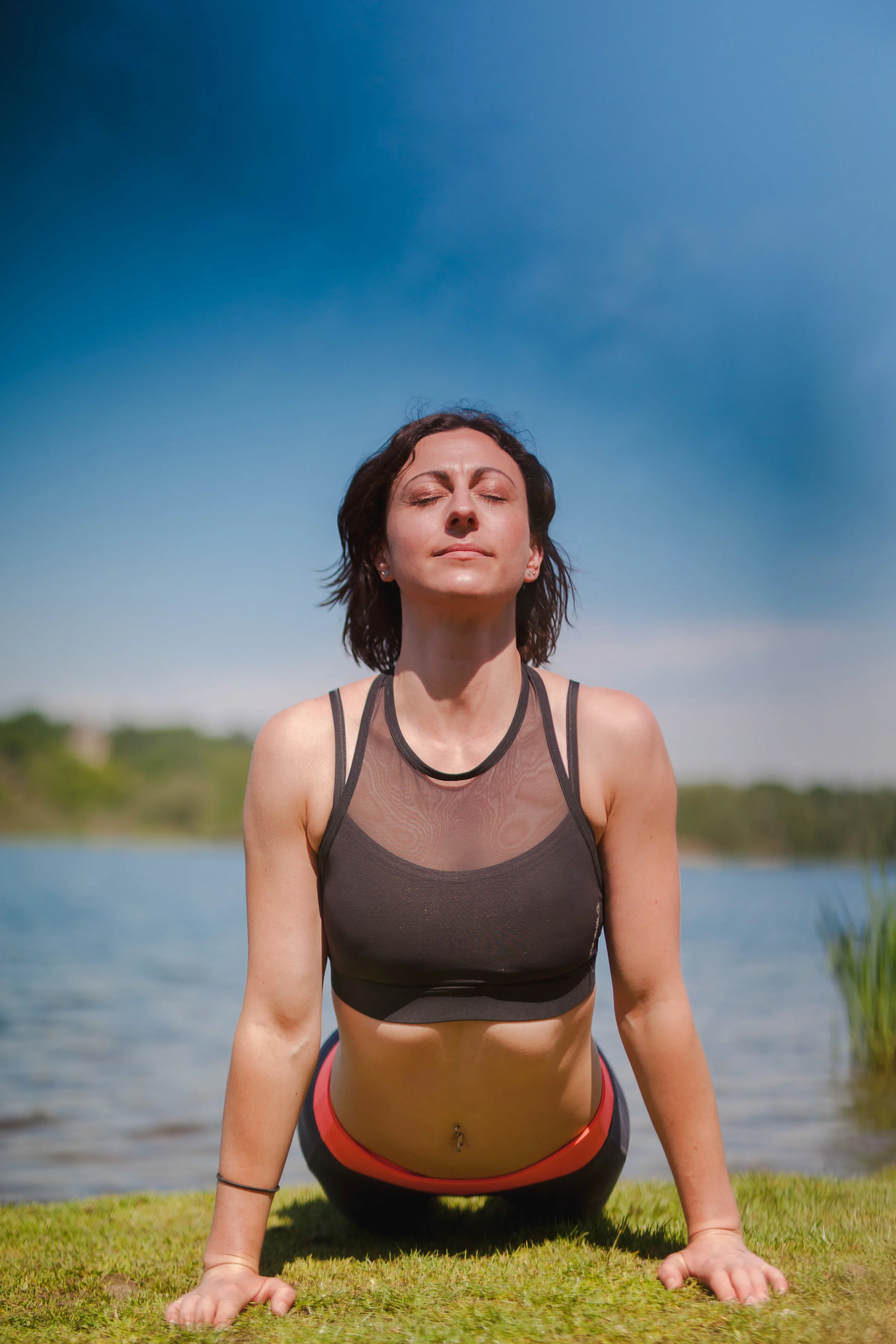 Fittness model stretching for a riverside photoshoot