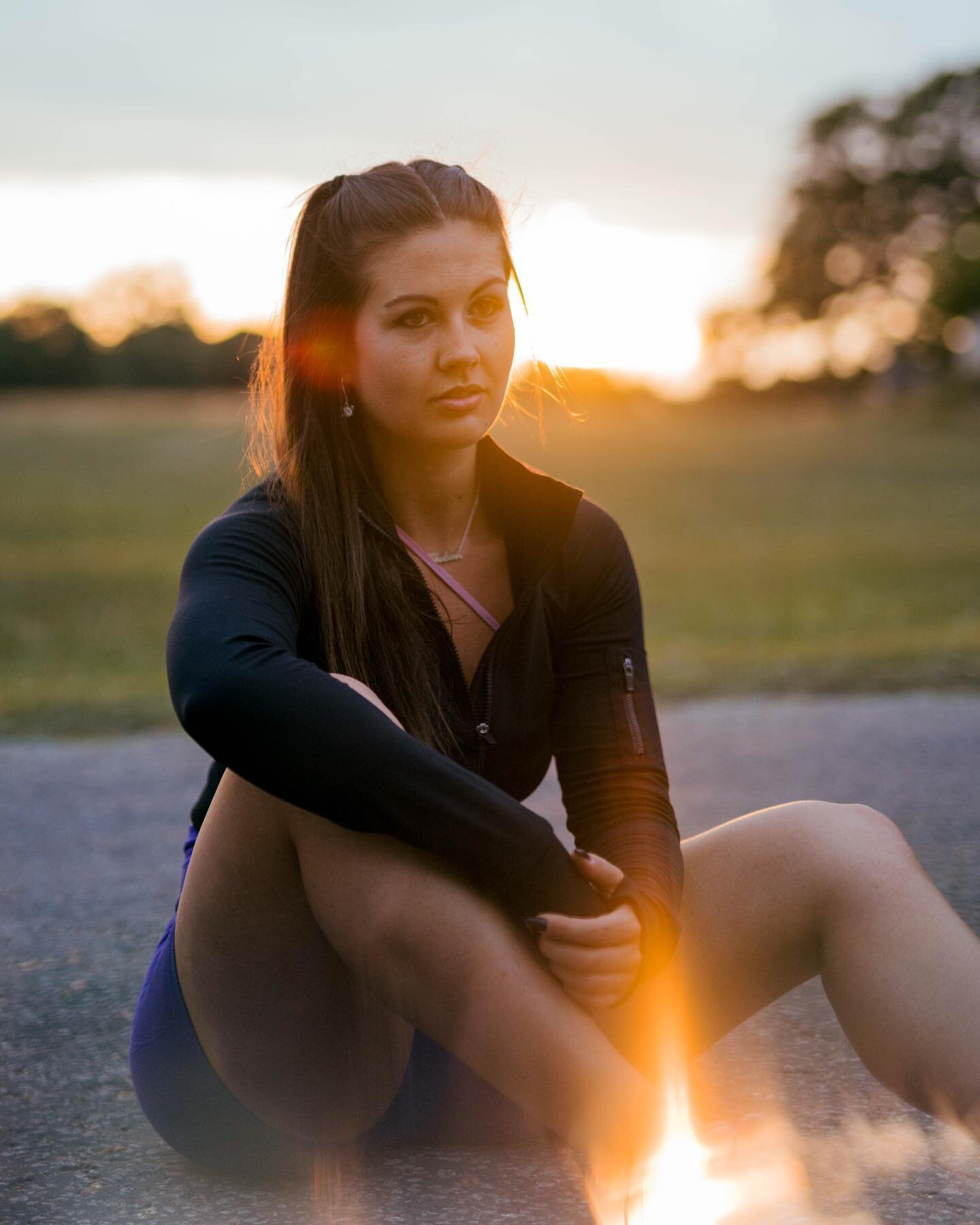 Sunsets are my fave 

&bull;shot with Sony A7Riii&bull;
Edited exclusively using Lightroom presets from my preset packs, available on my website (link in bio)

@theportraitmission @lensminds @uk.portraits @dopeports @london.portraits @weshoothumans @