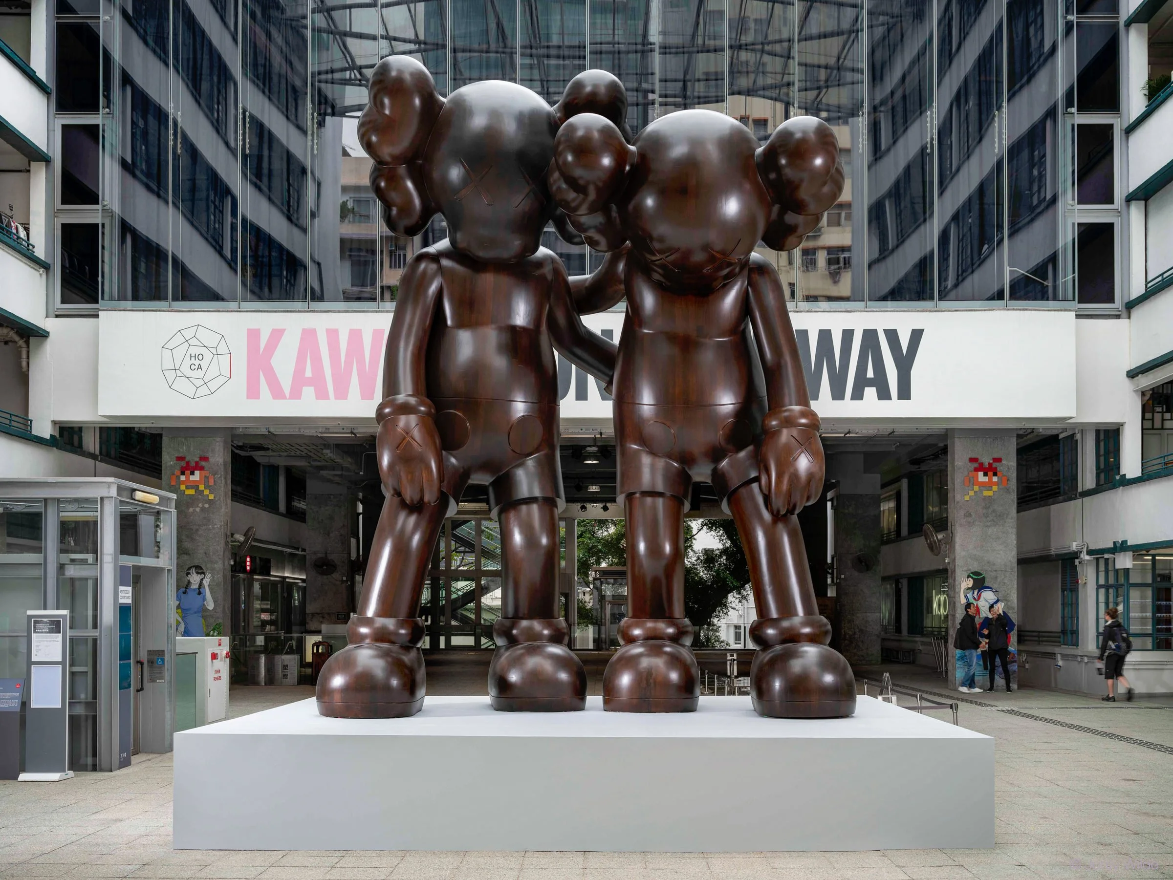 01-Kaws-Along-The-Way-677.01_FLAT-2400x1801.jpg