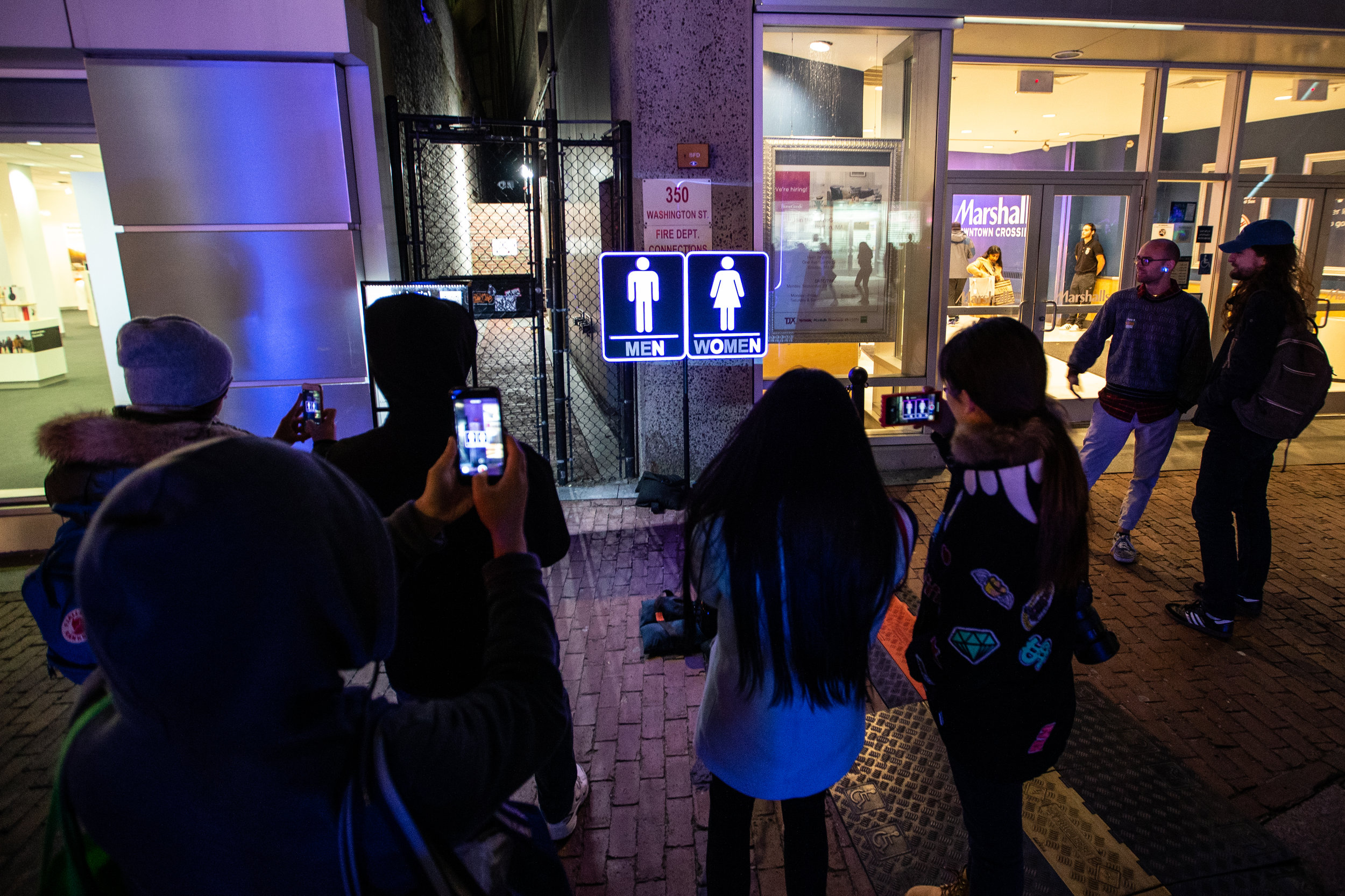 me(n)w(o)me(n)_Max Schaffer_Illuminus 2018_Photo by Aram Boghosian_4.jpg