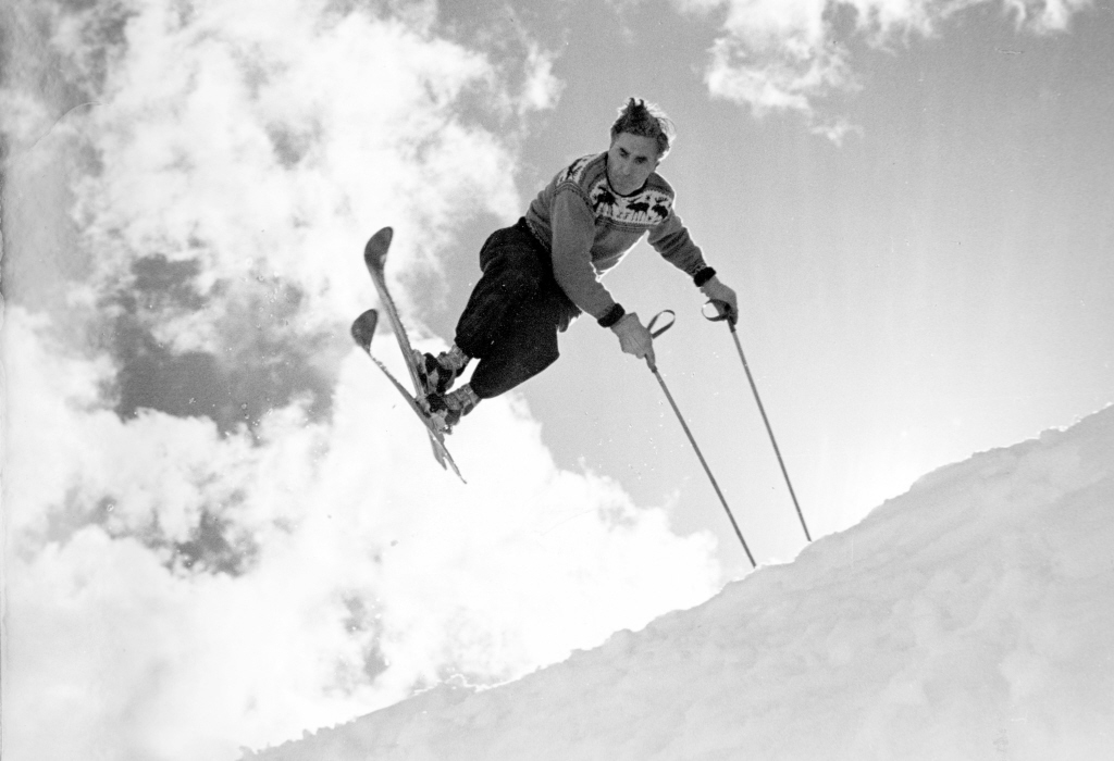 Hannes appeared in a number of early ski movies in the 1920s and 30s, and was crowned "Europe's fastest skier". He had previously been an instructor for the Austrian army during World War I.