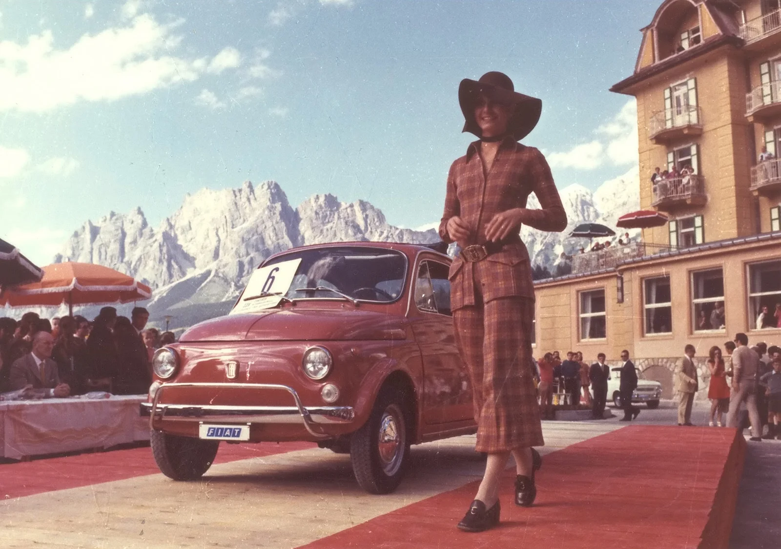Fiat-500-Period-Photos-Cortina-Italy-1970-1600x1200.jpg