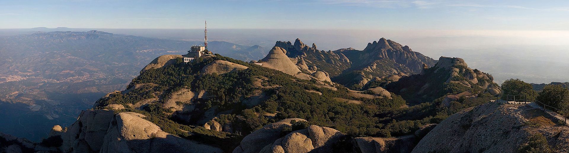 Montserrat_Mountains,_Catalonia,_Spain_-_Jan_2007.jpg