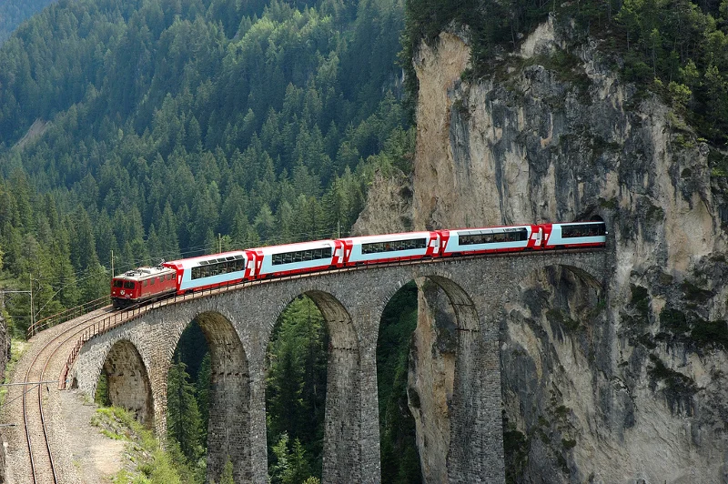 Glacier_Express_Landwasser.jpg