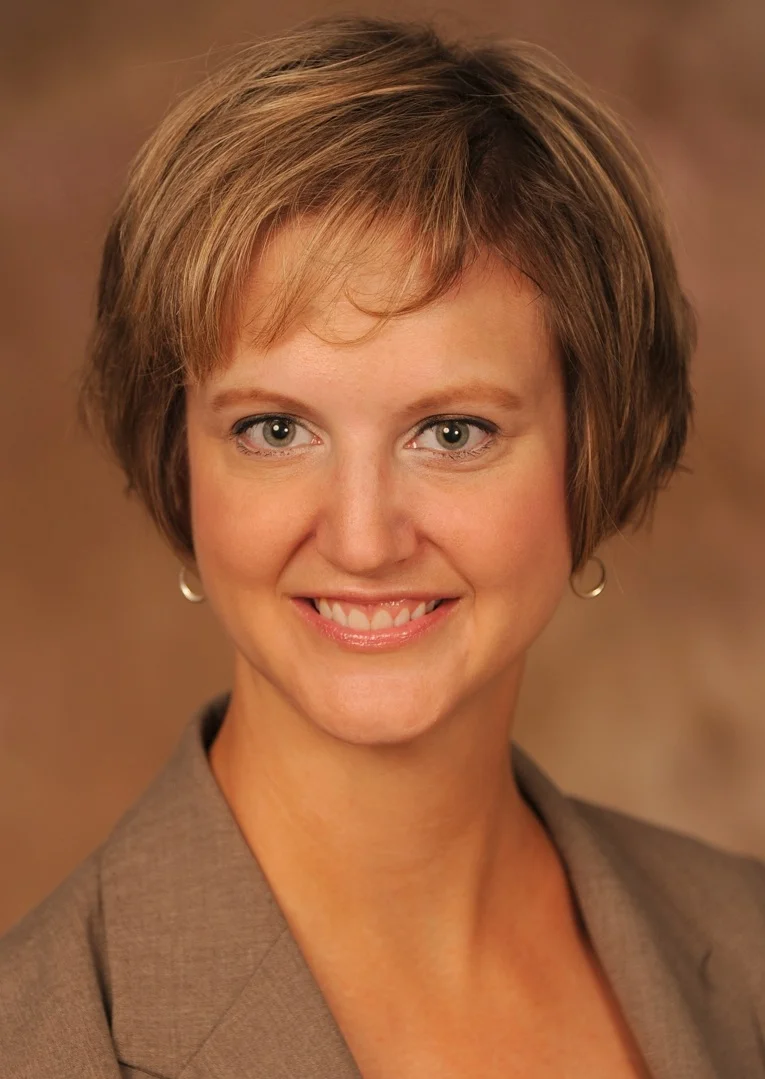 ErinWenzelsmallerheadshot.jpg