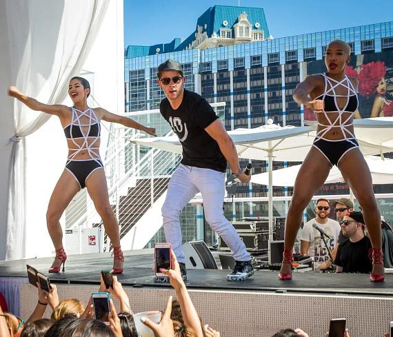 mpiEKP_08_02_15_nick_jonas_drais_kabik-174-570.jpg