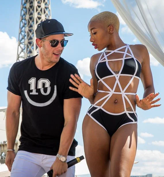 mpiEKP_08_02_15_nick_jonas_drais_kabik-114-570.jpg