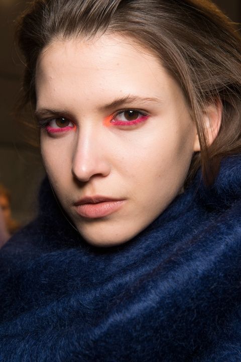 Fall Beauty Trends Pop Pink Eyeliner.jpg