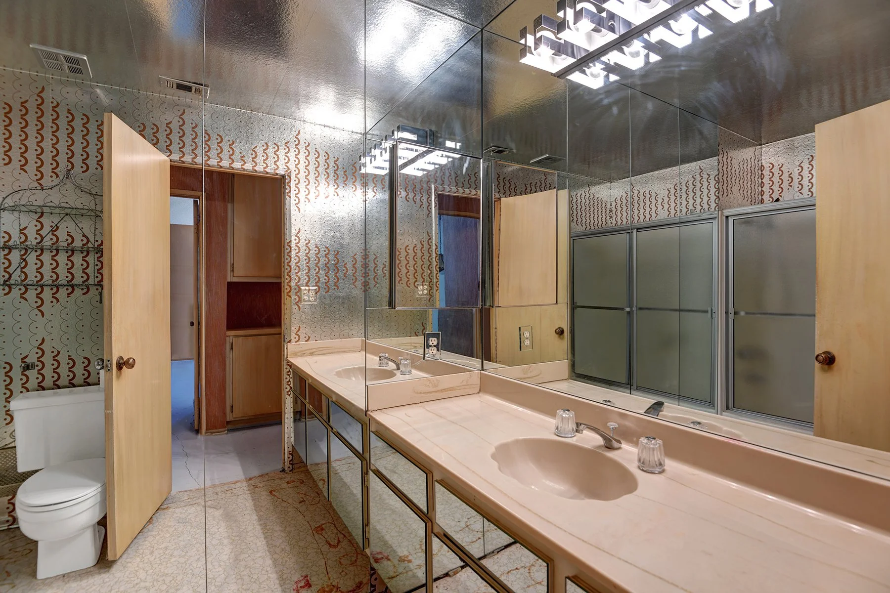 GUEST BATH REVERSE MLS.jpg