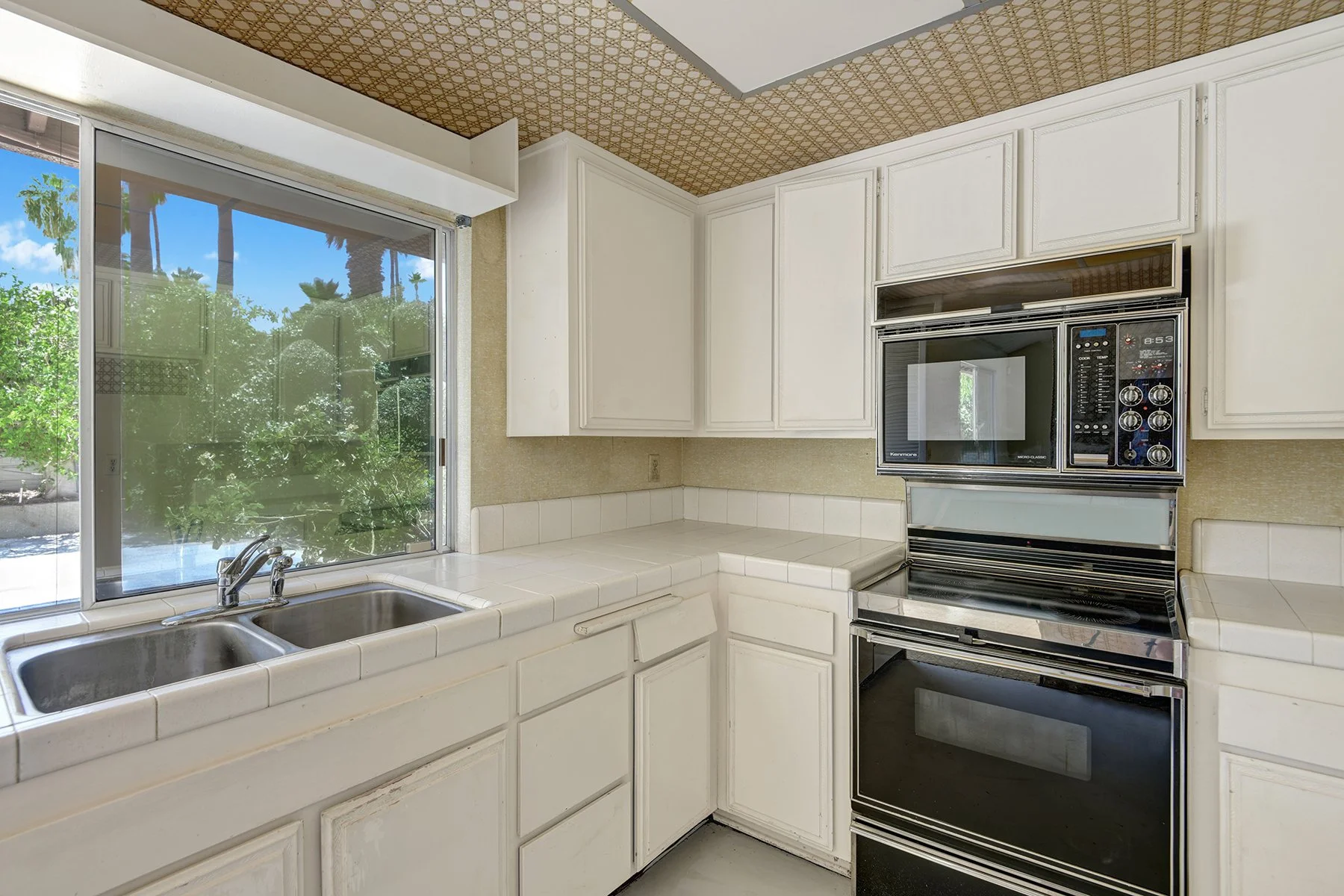 KITCHEN TIGHT MLS.jpg