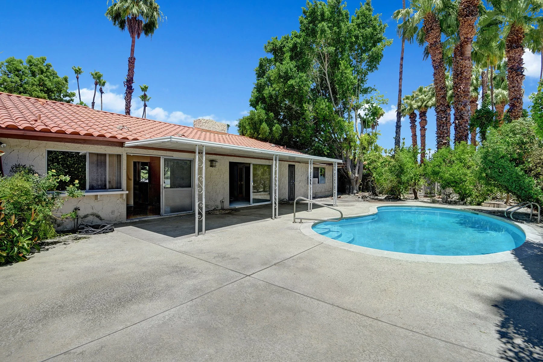 POOL YARD REVERSE ANGLED MLS.jpg