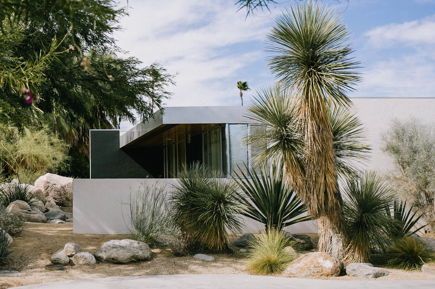 Kaufmann_Home_Palm_Springs_Naomi_Yamada-.jpg