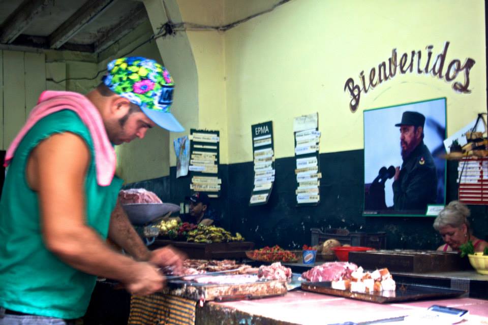 You could find pictures of Fidel and Che in almost every single shop. Here, Fidel is making sure that the ham is cut to the proper thickness.