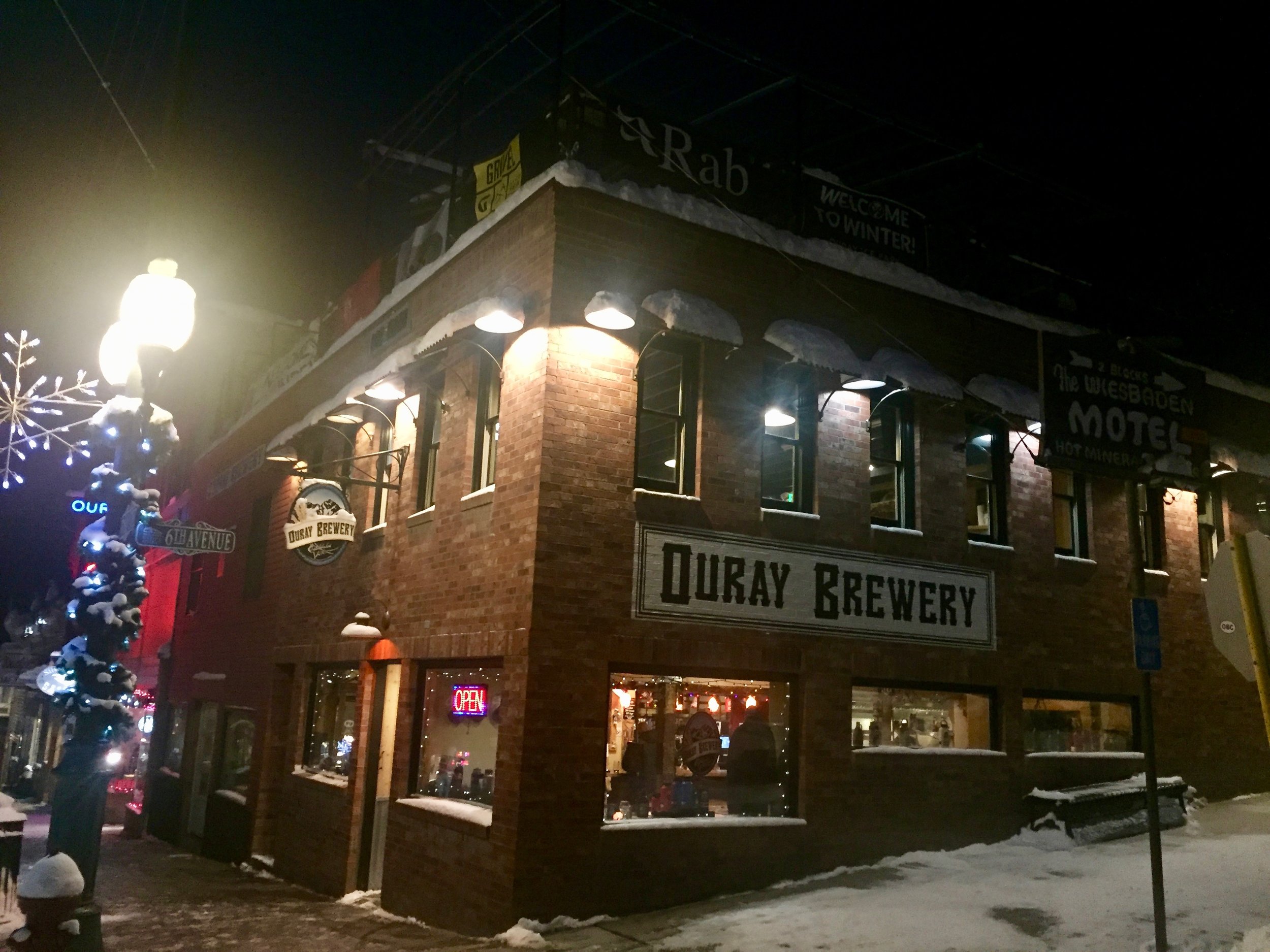 One of the climbers hangouts, Ouray Brewery. Also the first bar I'v been to where most of the clients are wearing mountaineering boots.