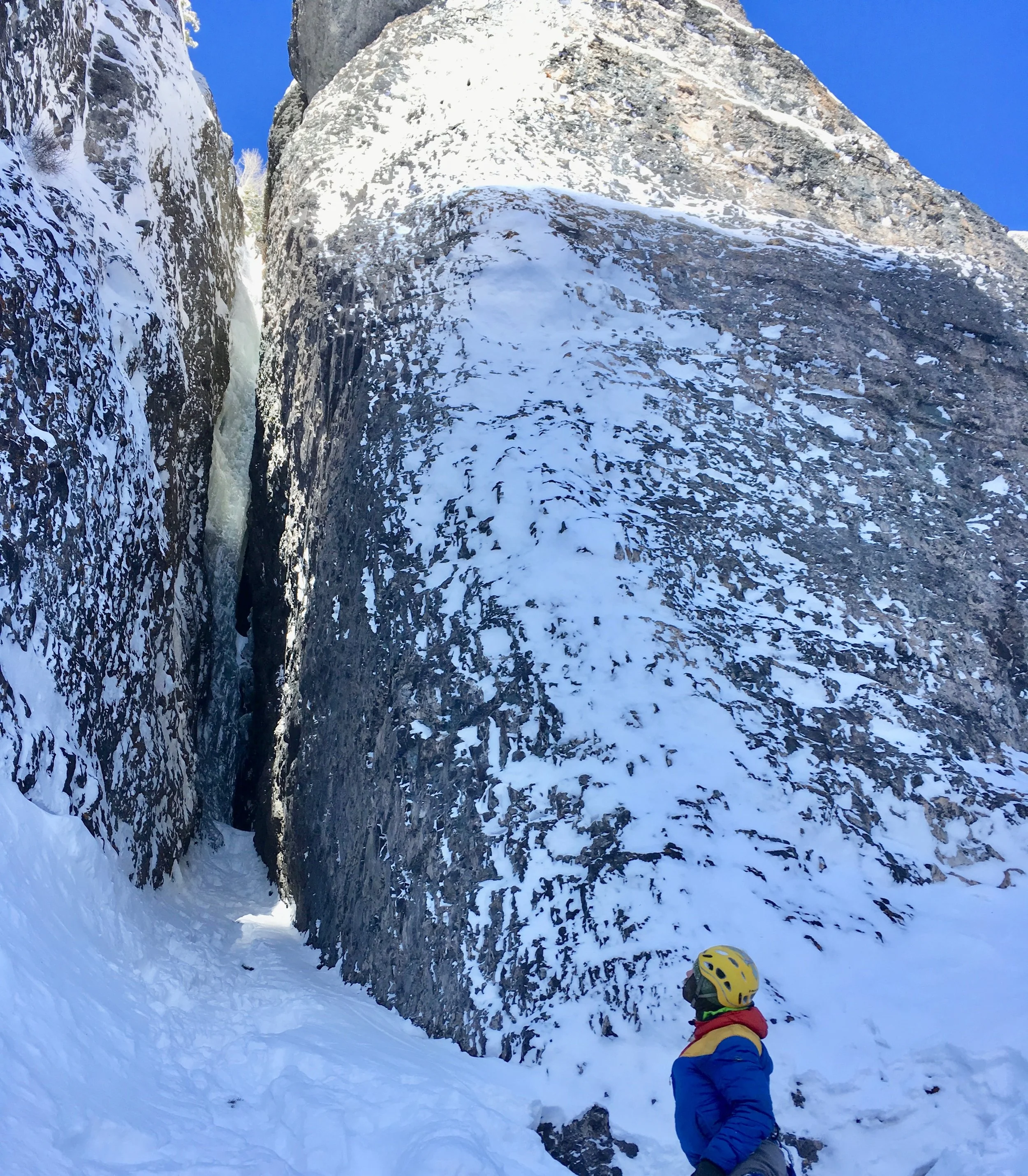 Looking up the second pitch of Skylight WI4. The chimney was narrow enough to be able to stem/chimney in some areas, but plenty sustained in others.