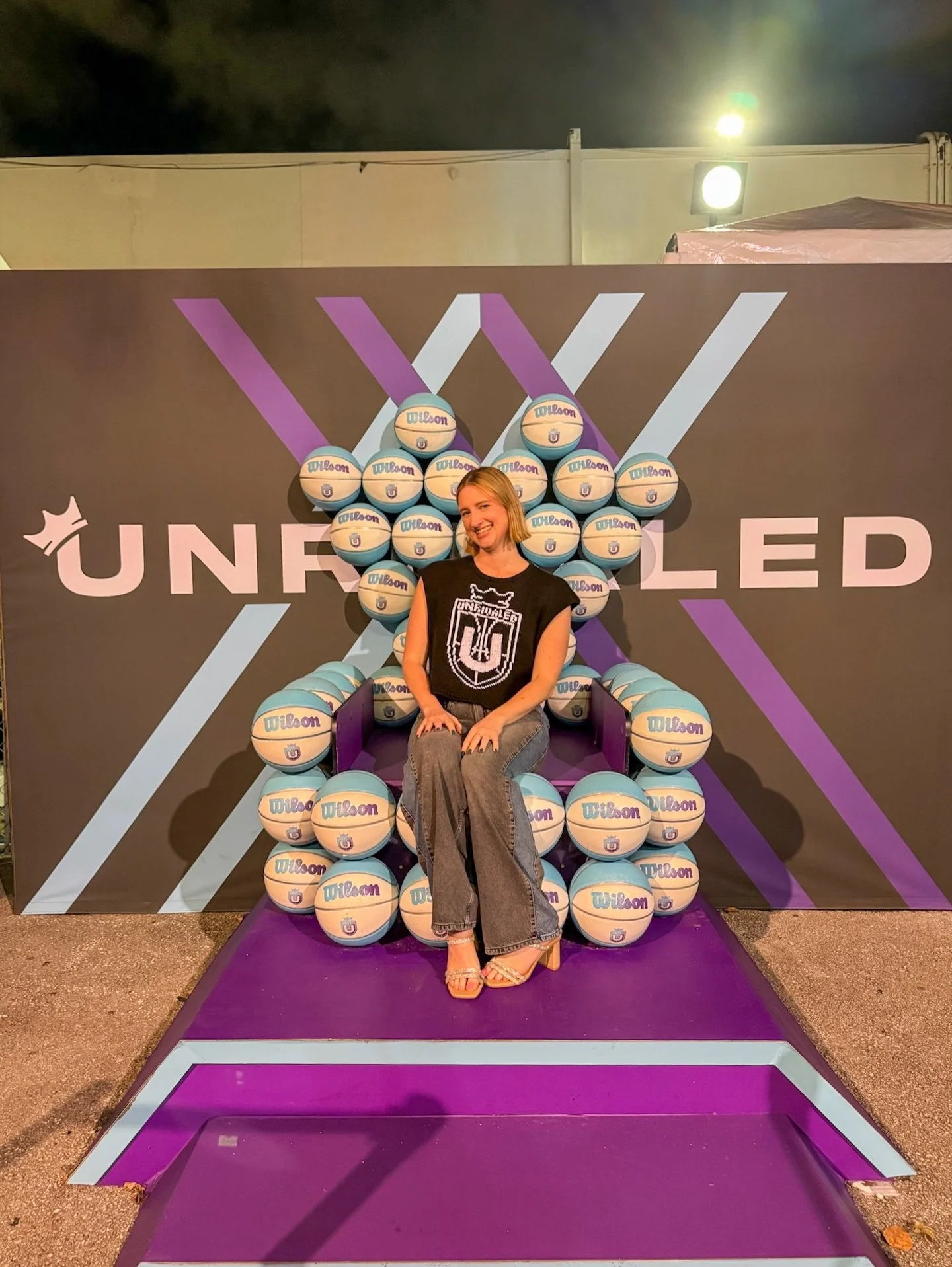 I had to knit myself a Miami crop for @unrivaledbasketball 
However, my tunnel walk needs a little help 😅

Knit pattern is by me!

Body is @berrocoyarn Modern Cotton in Longspur
Logo is @woolandthegang Shiny Happy Cotton in White

Body is knit top d