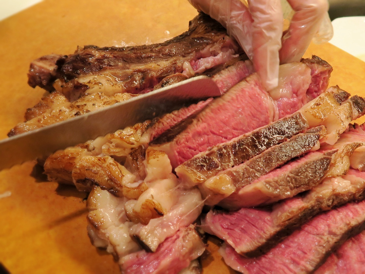 tender-tomahawk-steak.jpg