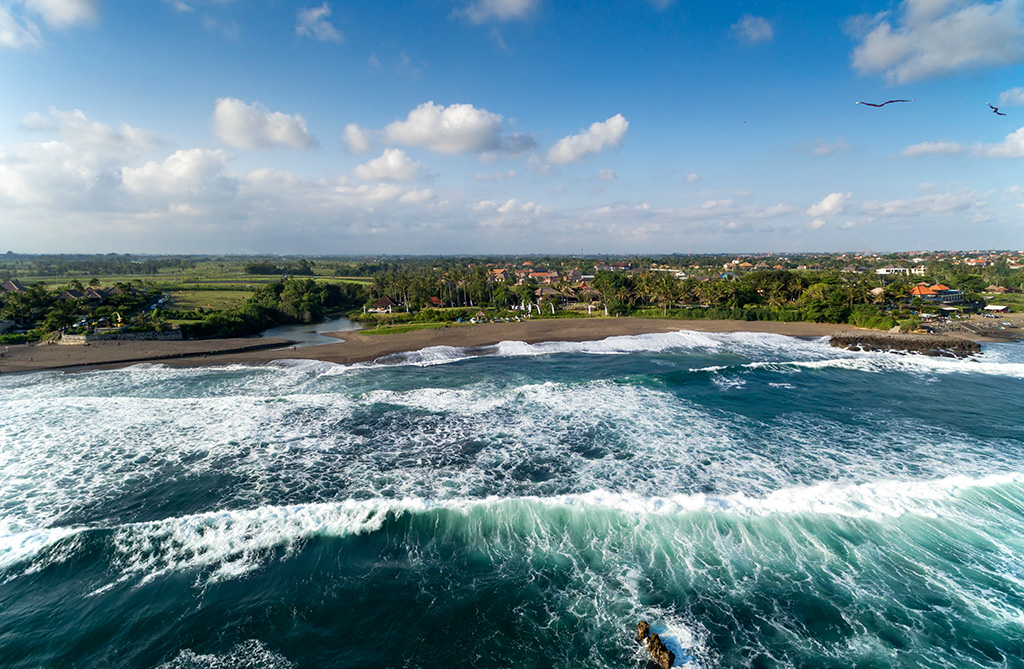 Sungai-Tinggi-Beach-Villa-Ocean-crashing-onto-private-stretch-of-beach.jpg