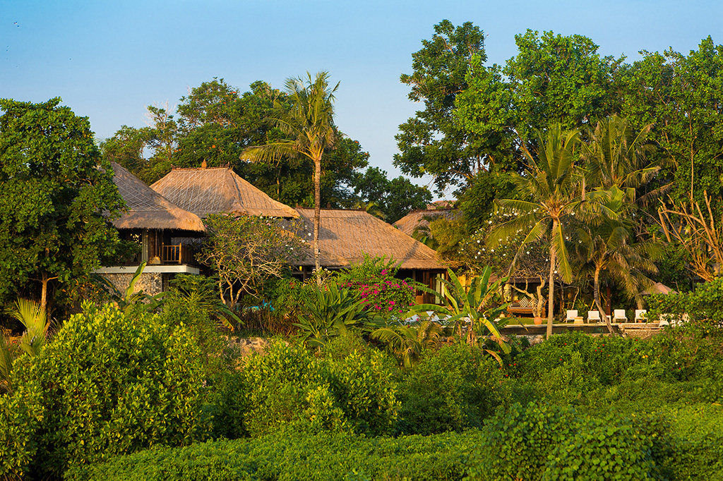 Sungai-Tinggi-Beach-Villa-Traditional-villa-with-mature-garden.jpg