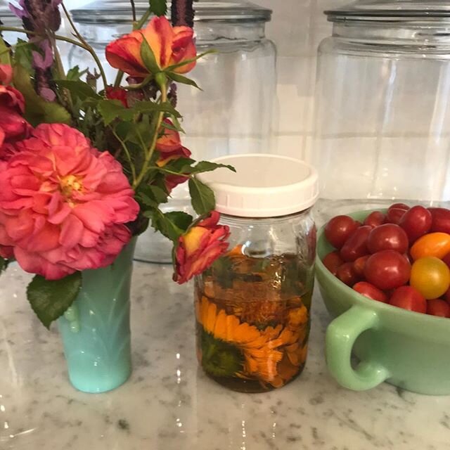 Good day first rose bouquet, calendula for salve started and 10 boxes unpacked. For my Corvallis buddies I will have Small bouquets by my fence for pick up in Saturday #rosesareforever#springbouquets#calendulahealing
