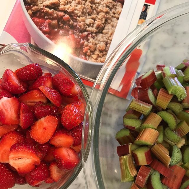 Wish I could bring ya&rsquo;ll Ina&rsquo;s rhubarb and strawberry crisp. Rhubarb from my garden,local strawberries. The colors are beautiful almost hate to cook em.#inagartenrecipe #strawberries#magicfood#springfoods
