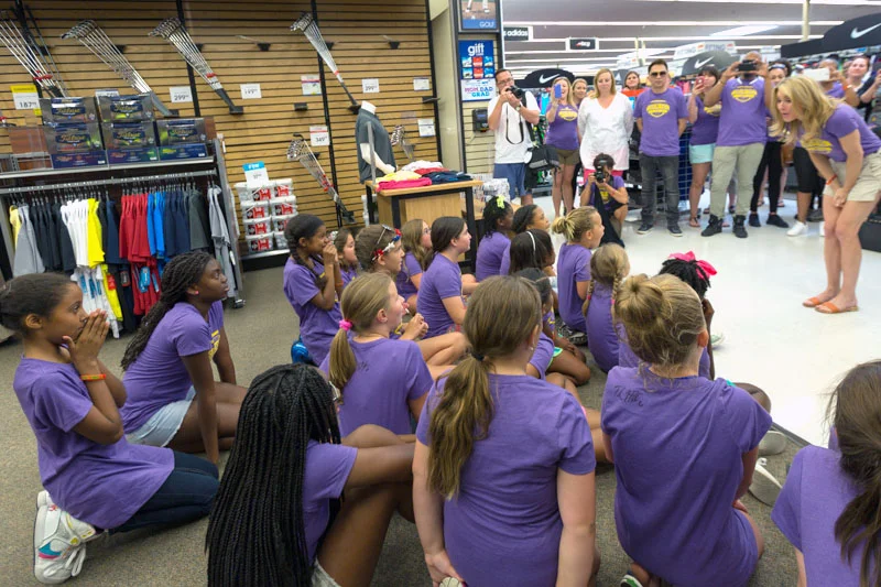 A DAY WITH GIRLS ON THE RUN.