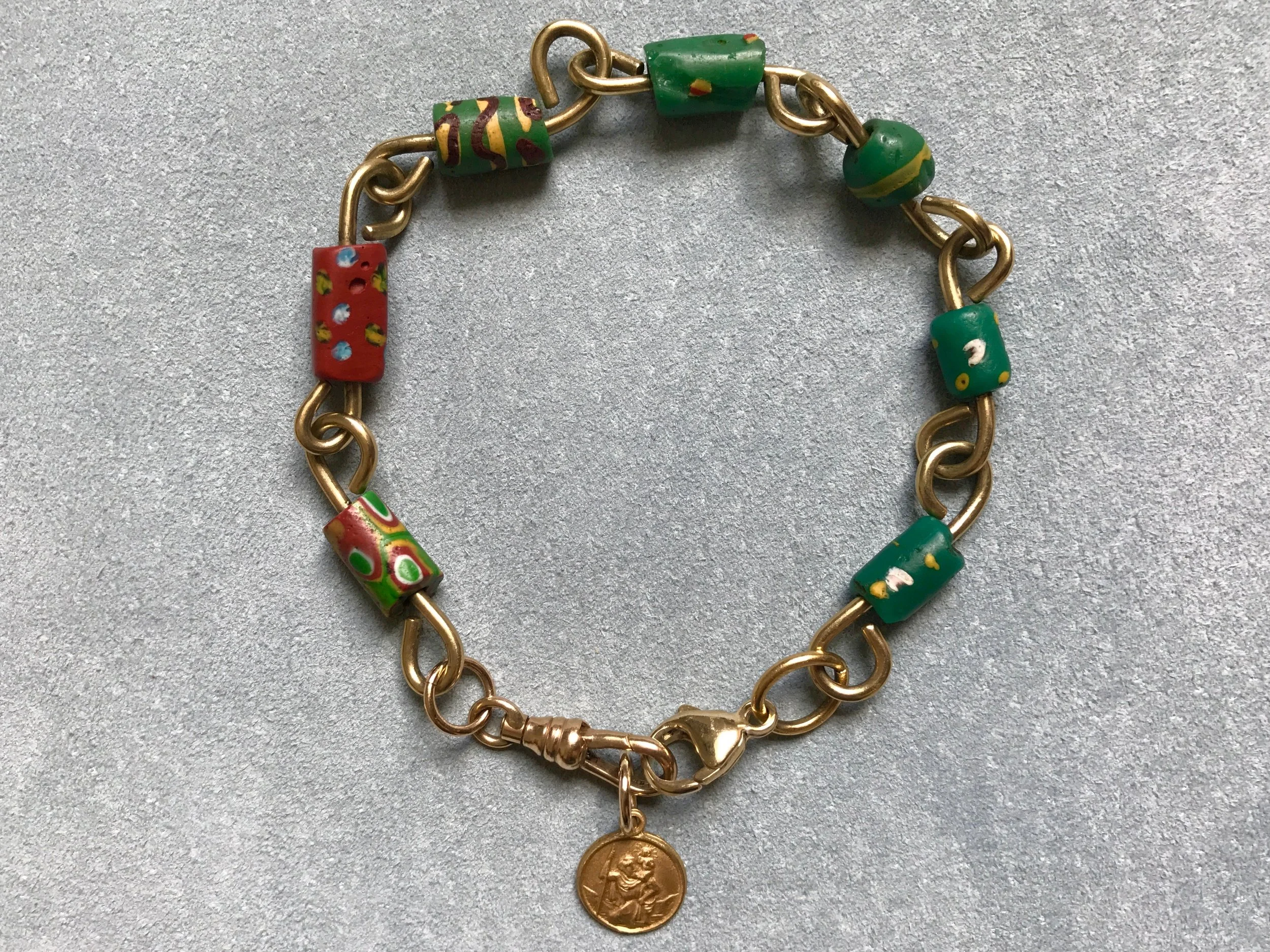 GOLD LINKED TRADE BEAD BRACELET