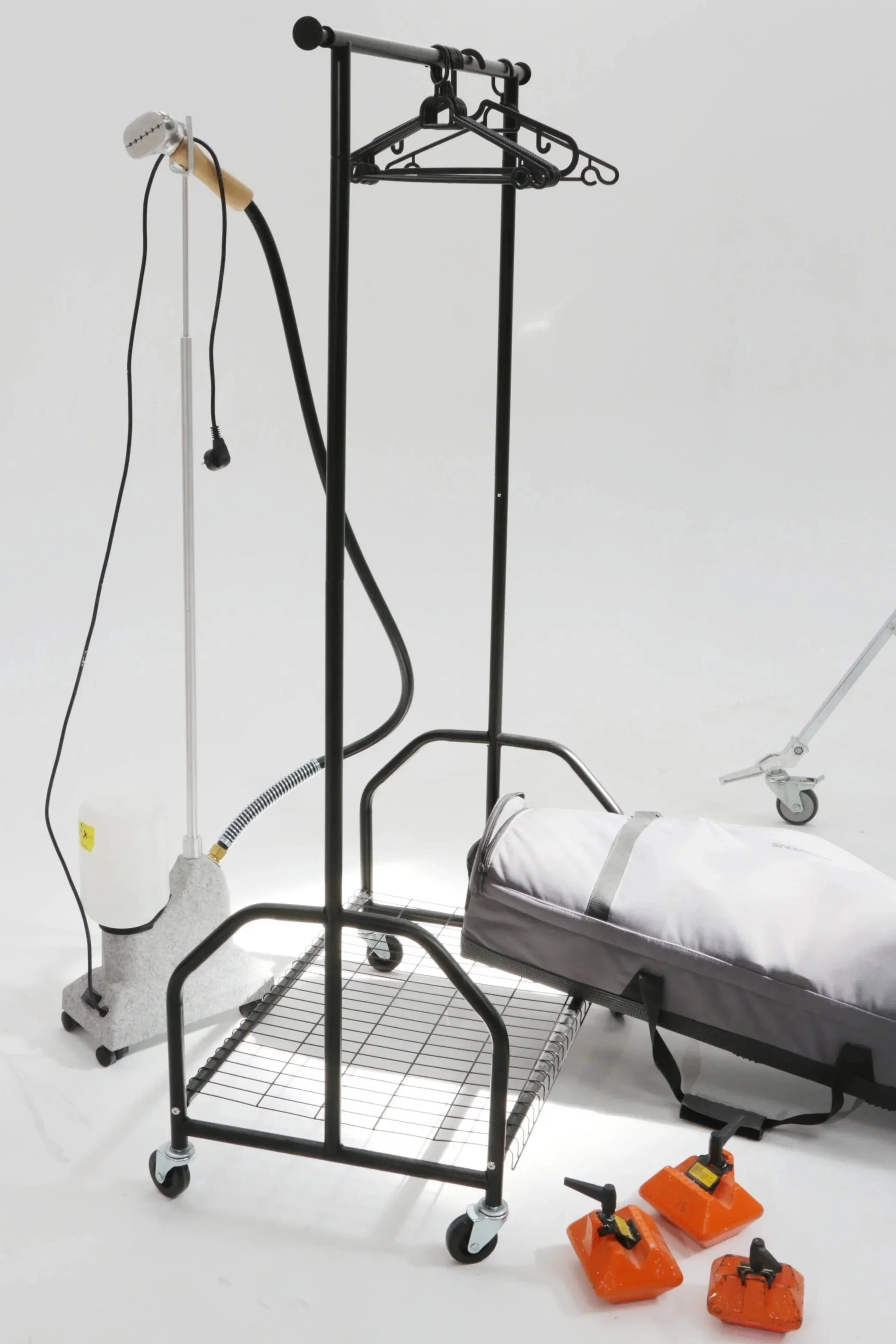 Clothing rack with garment steamer and accessories — included as standard in our photo studio