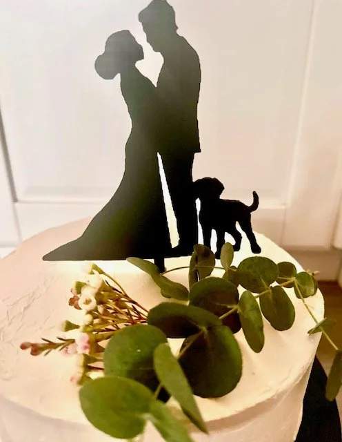COUPLE SILHOUETTE WITH PET TOPPER.jpeg