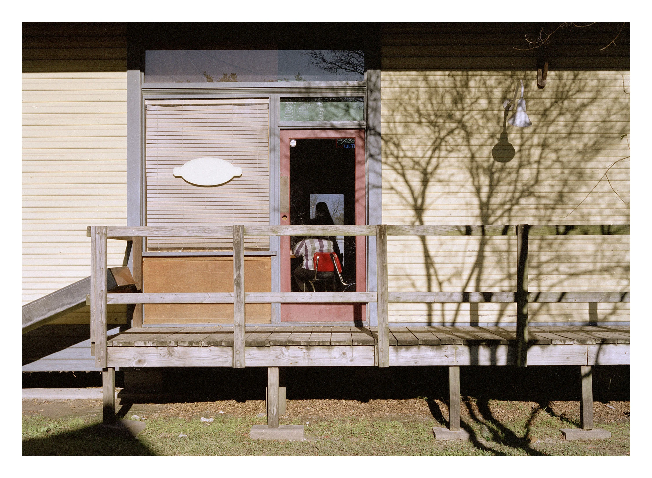 Redchair_001.jpg
