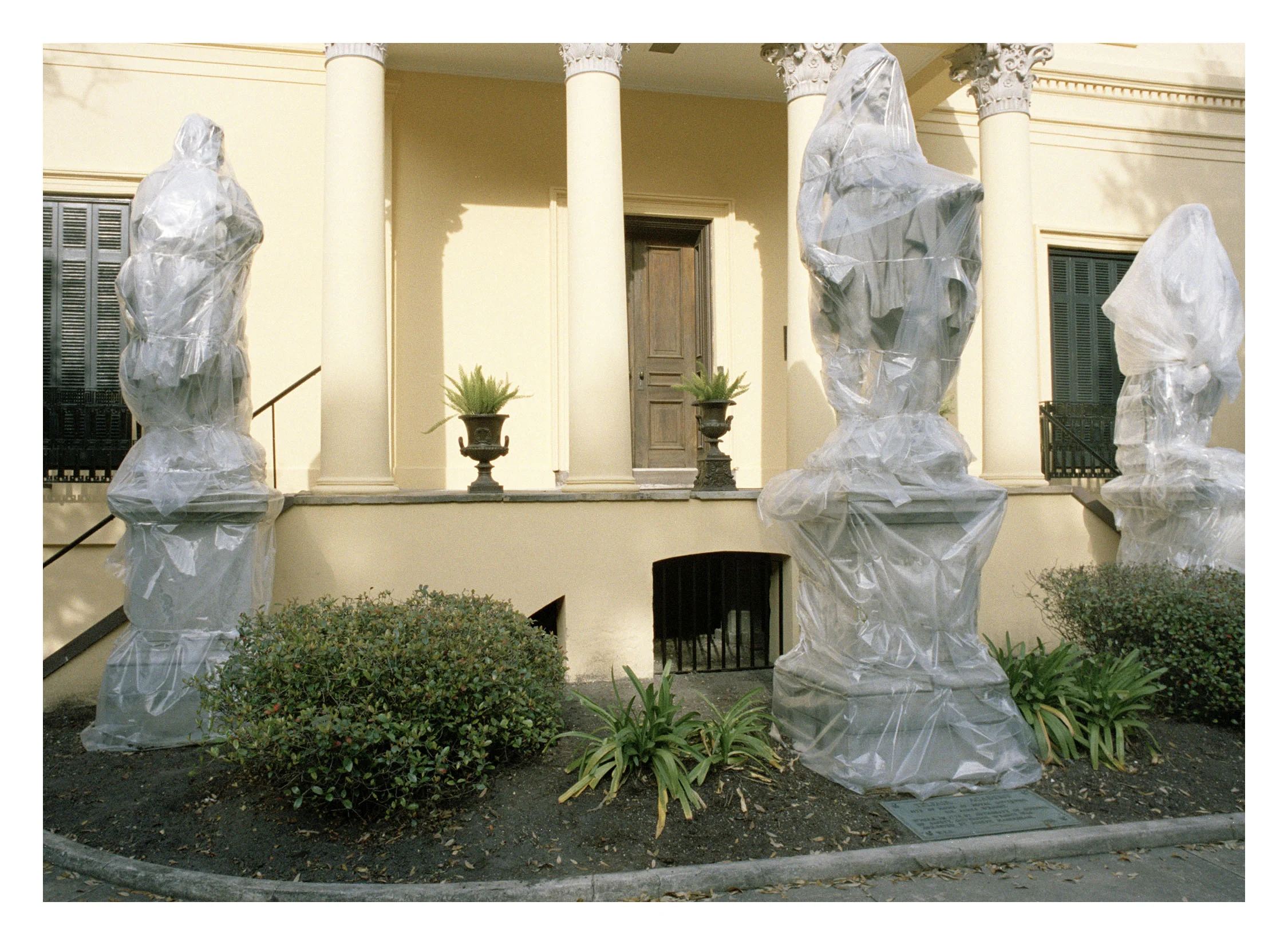 CoveredStatues_002.jpg