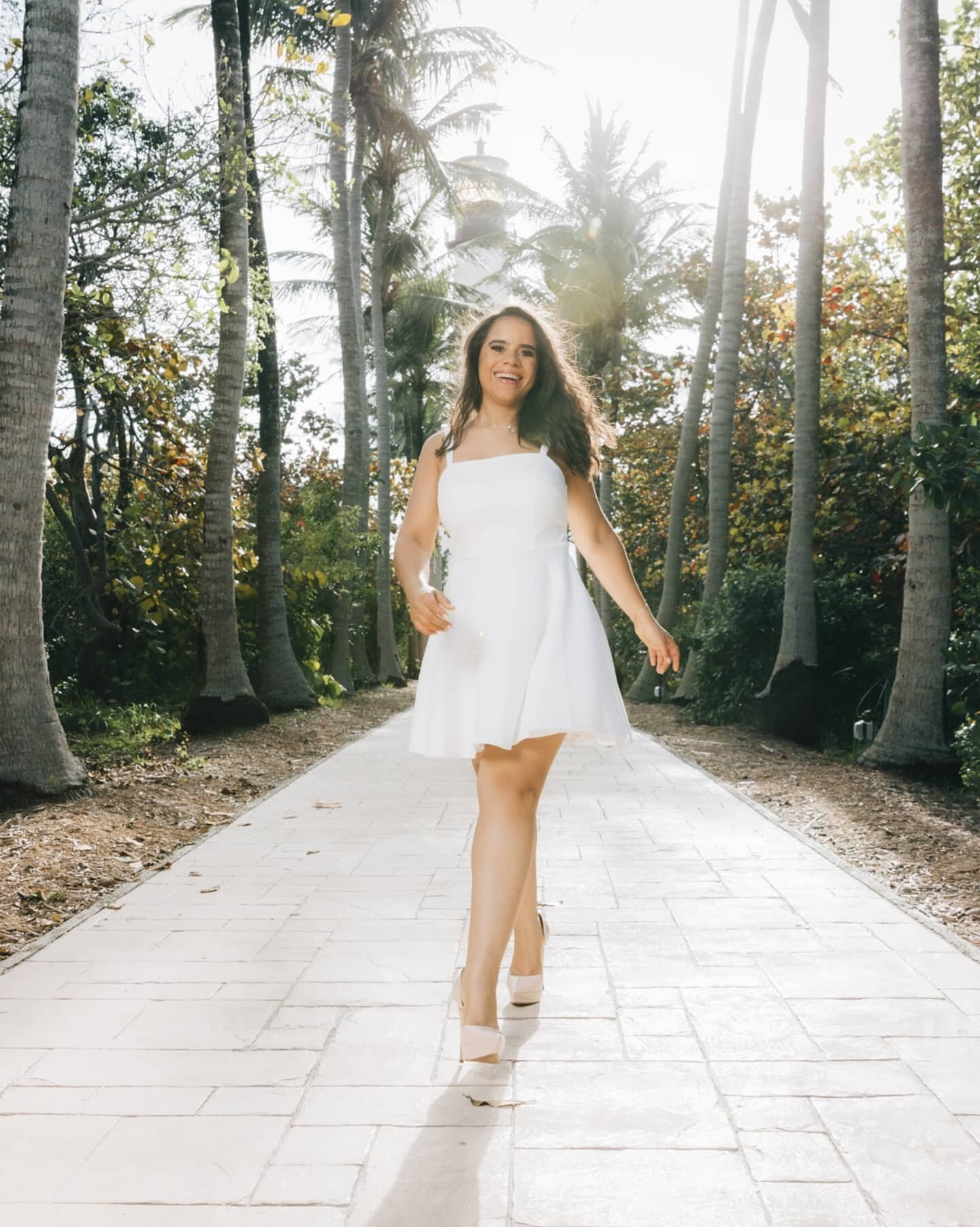 Celebrate 🍾 your life every year. Its the best way to give thanks to the Lord. @sahobp24 
.
.
.
.
.
.
#gabrielmedinaphotography #gmphotous #artisticportraiture #birthdayportraits #keybiscaynephotography #thelighthouse #beachportraits