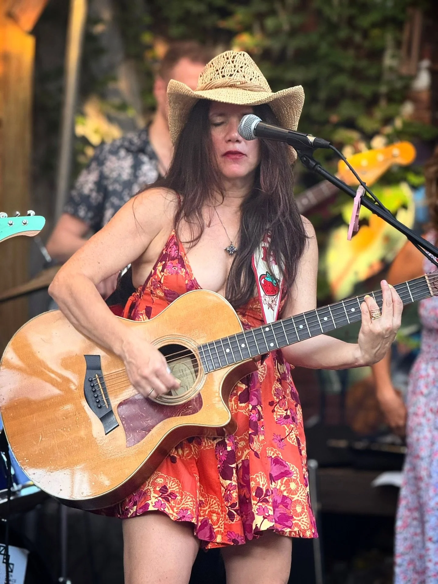 THANK YOU everyone for a beautiful day last Saturday. ☀️🎶

To @mamatriedbk for having us at this gorgeous venue again 
@buckyhayes for joining us for his first show in a year and killing it as usual!
#theBackRiverBullies for your SKILLS: @jefflitman