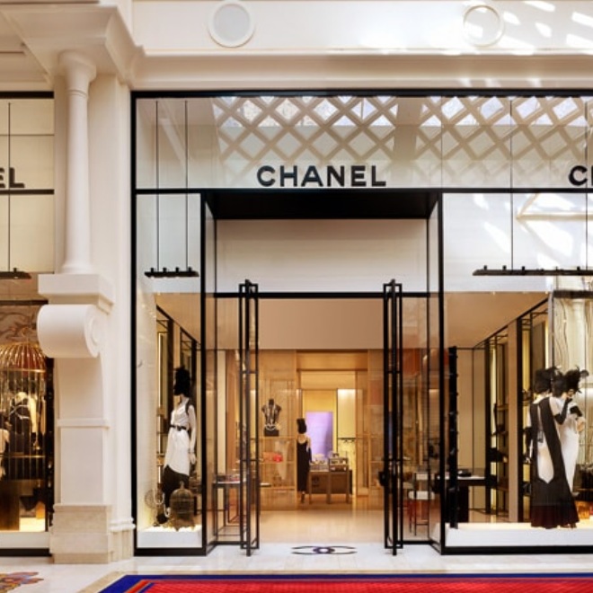 Chanel at The Wynn Las Vegas (early morning) COVEY: “I just never feel like they want me in there” CHANEL EMPLOYEE SMILES AND LOCKS DOOR