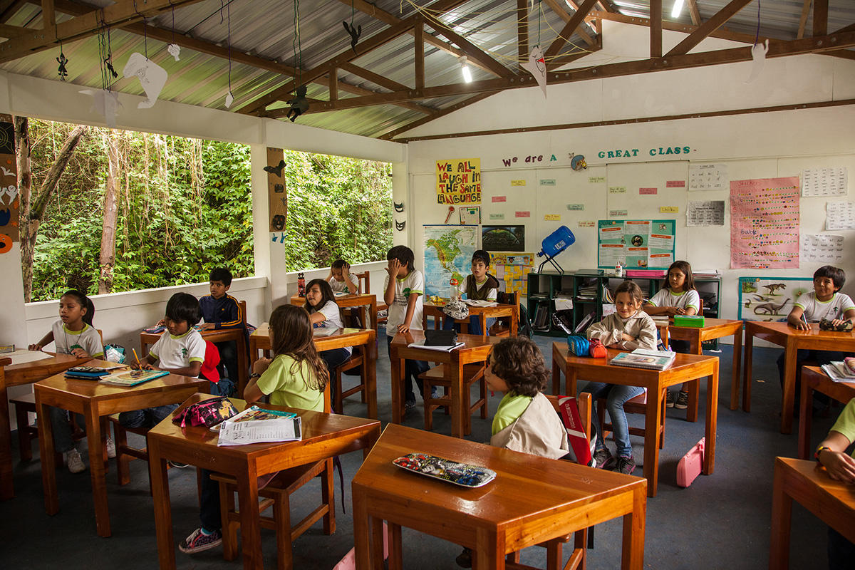 estudiantes de la escuela tomás de berlanga (foto © jennifer davidson)