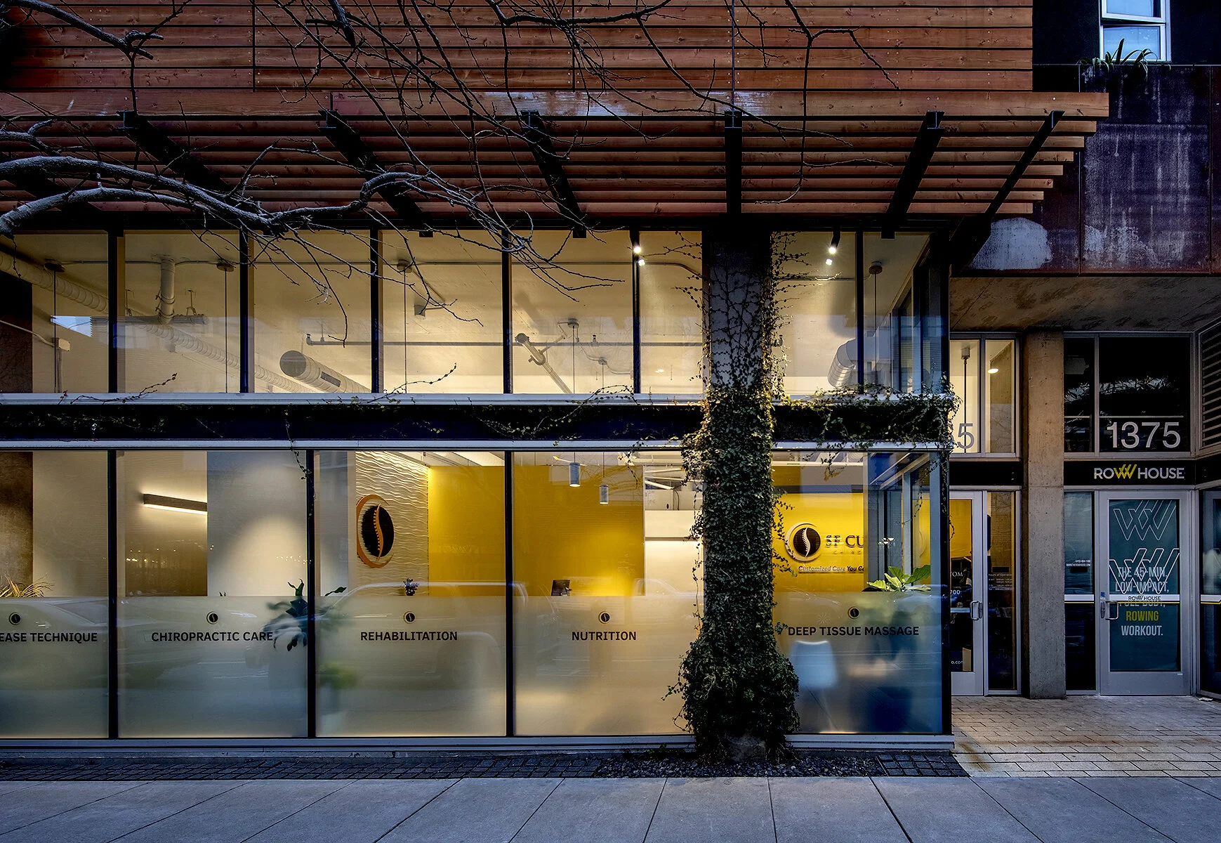 sf-custom-chiro-exterior-02.jpg