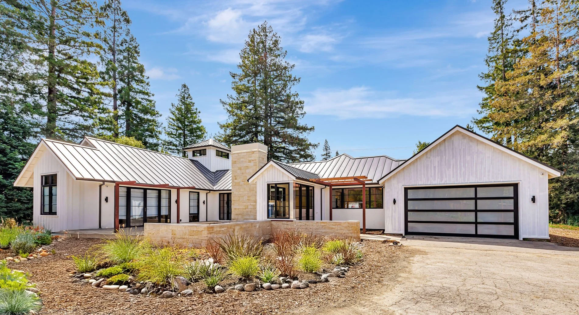 29 De Bell Dr - Front of House 2.jpg