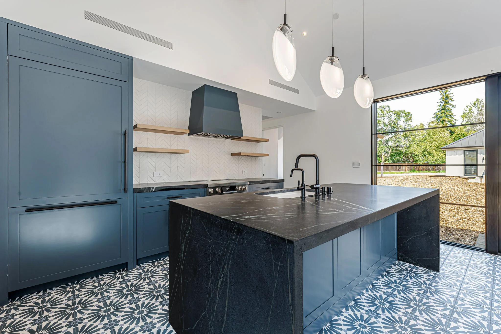 63-web-or-mls-29-de-bell-dr PSD copy.jpg