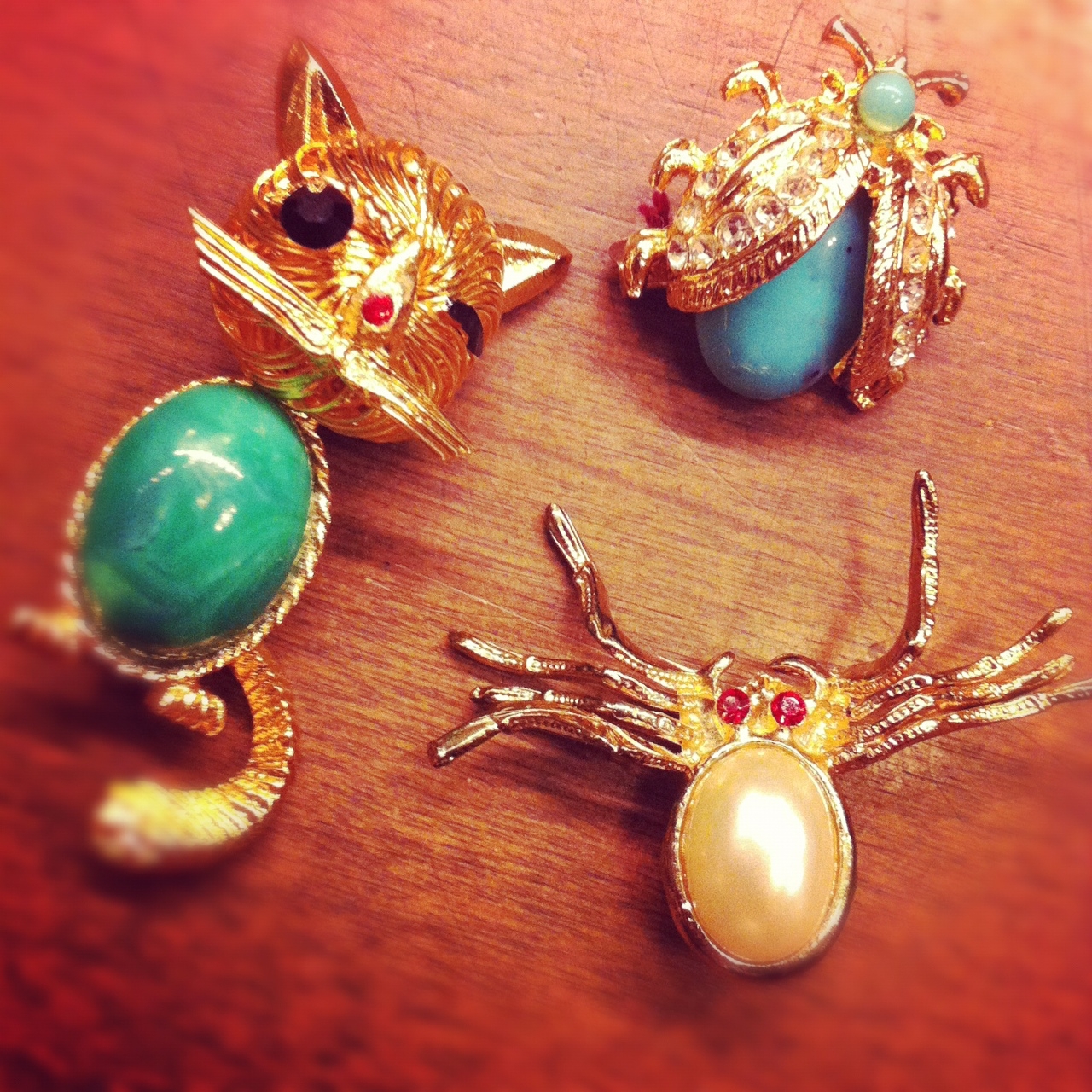 brooches-2_21919656876_o.jpg