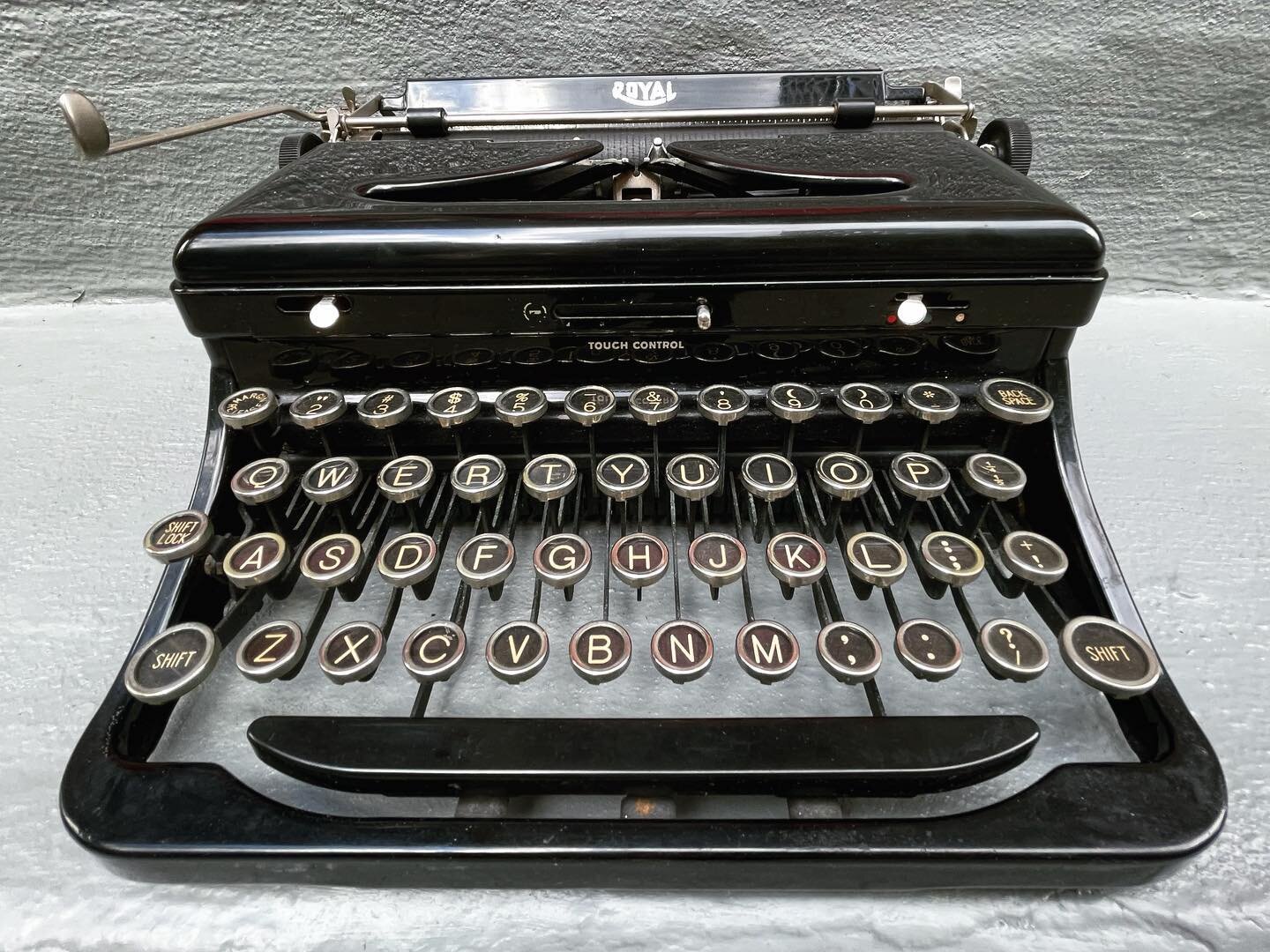 1939 Royal Typewriter with Case &bull; Working &bull; $225 
&bull;
&bull;
&bull;
&bull;
&bull;
#typewriter #royal #royaltypewriter #1930s #type #typist #keyboard #office #decor #design #interiordesign #apartment #nycapartments #antique #antiquetypewr