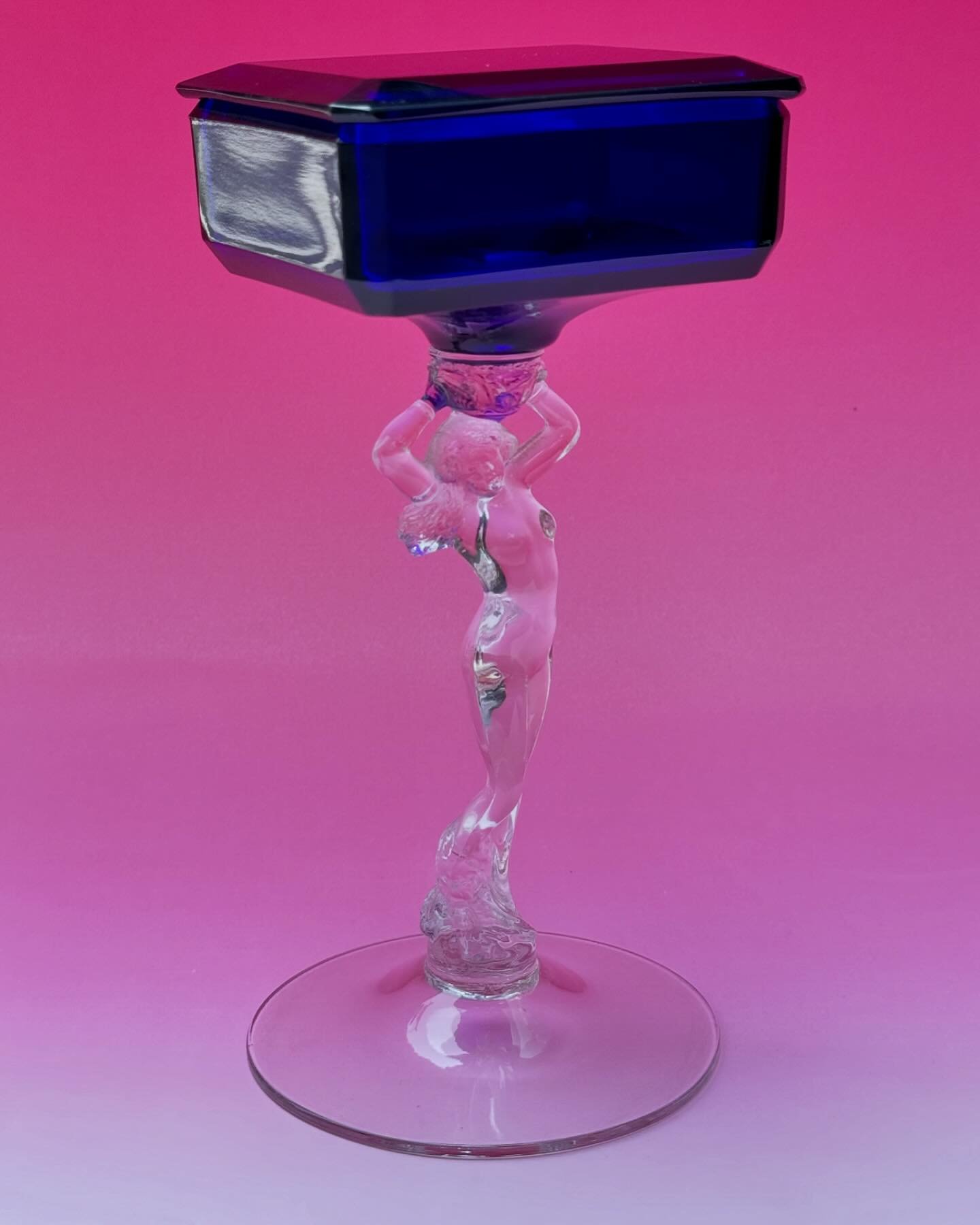 Vintage Crystal Cigarette Box &bull; by Cambridge Glass &bull; $70 (small chip to lid) 
&bull;
&bull;
&bull;
&bull;
&bull;
#crystal #lady #box #cigarettebox #vintageglass #vintagecrystal #decor #design #interiordesign #vintagehome #1950s #pose #nycap