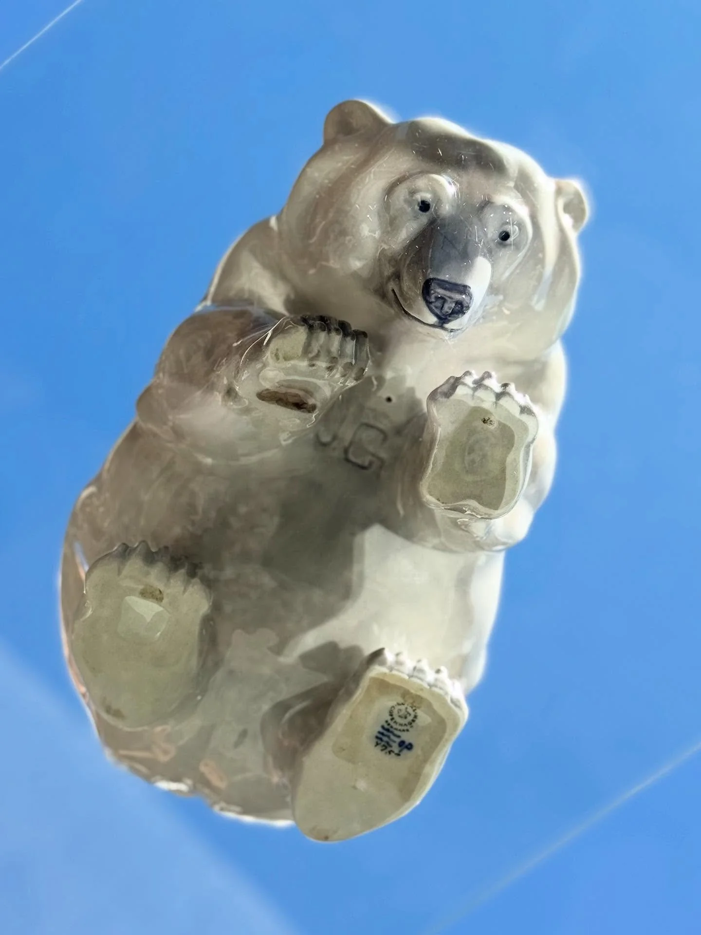 Royal Copenhagen Polar Bear &bull; 12&rdquo; long &bull; $175 &bull; CLOSING AT 6 pm today
&bull;
&bull;
&bull;
&bull;
&bull;
&bull;#royalcopenhagen #copenhagen #denmark #danish #porcelain #bear #polarbear #arctic #fatbearweek #handmade #vintageporce