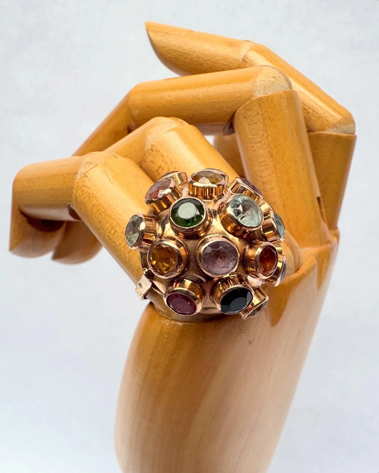 H. Stern 18k Gold Sputnik Ring w Semiprecious Stones &bull; Circa 1950&rsquo;s &bull; Size 4 &bull; SOLD
&bull;
&bull;
&bull;
&bull;
&bull;
#hstern #hsternbrasil #hsternjewelry #18k #gold #vintagejewelry #vintagering #semipreciousjewellery #semipreci